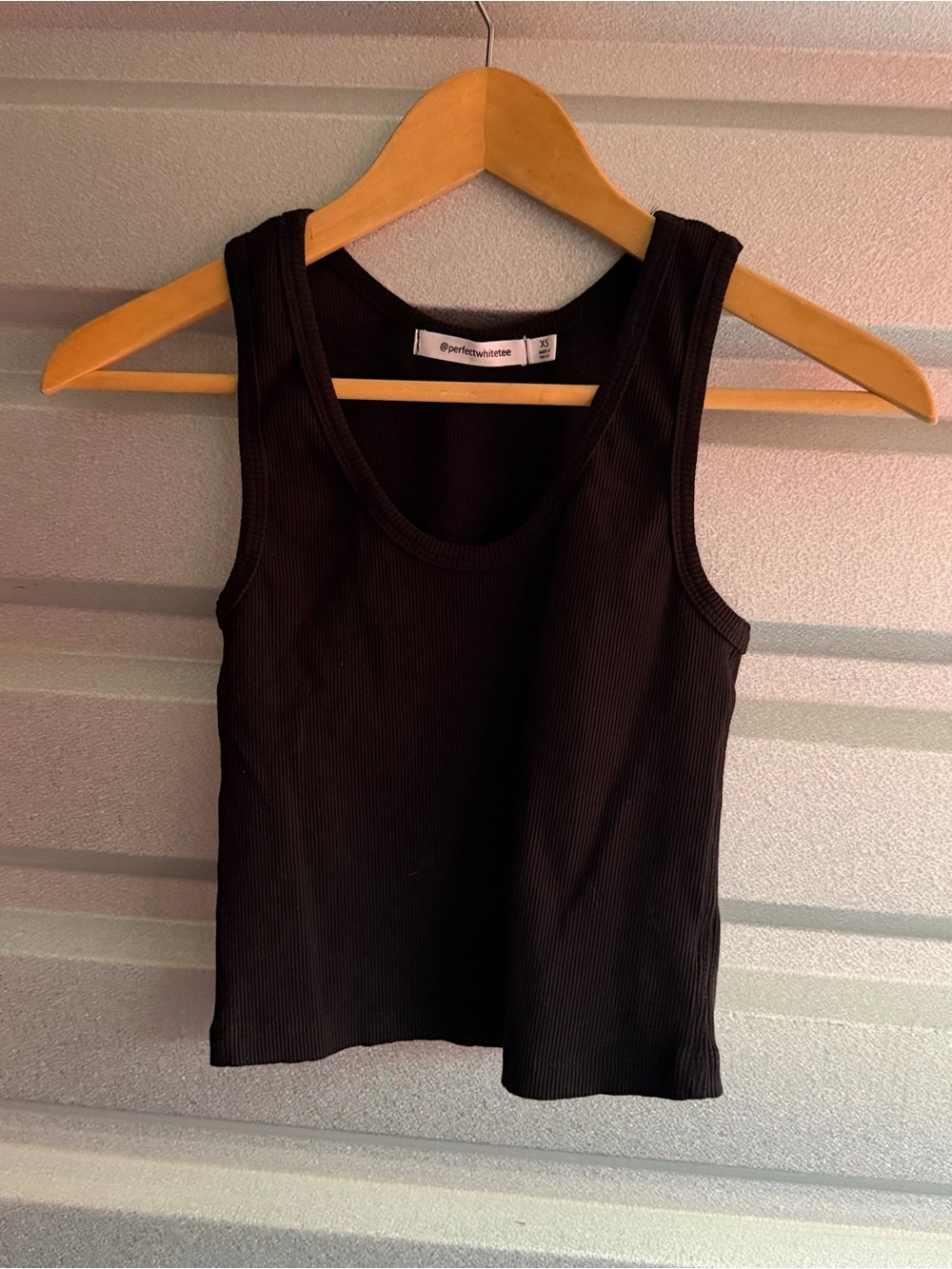 perfectwhitetee ribbed scooped crop tank in black
